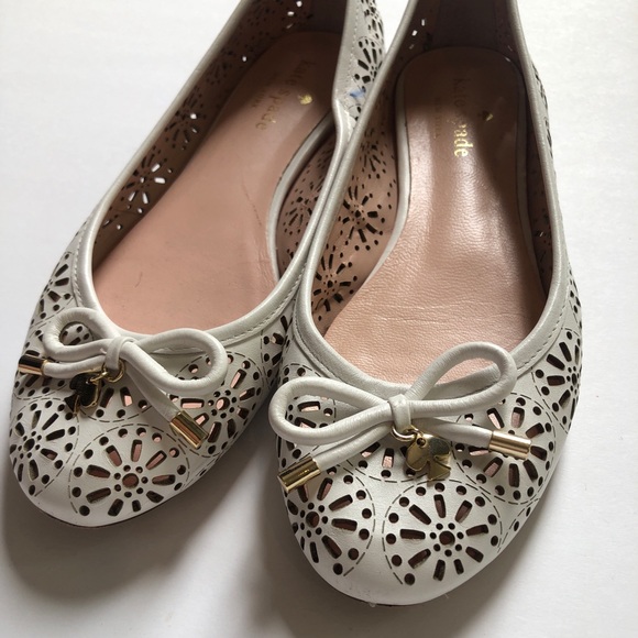 KATE SPADE WALSY WHITE FLOWER LASER CUT OUT FLATS - Picture 5 of 7